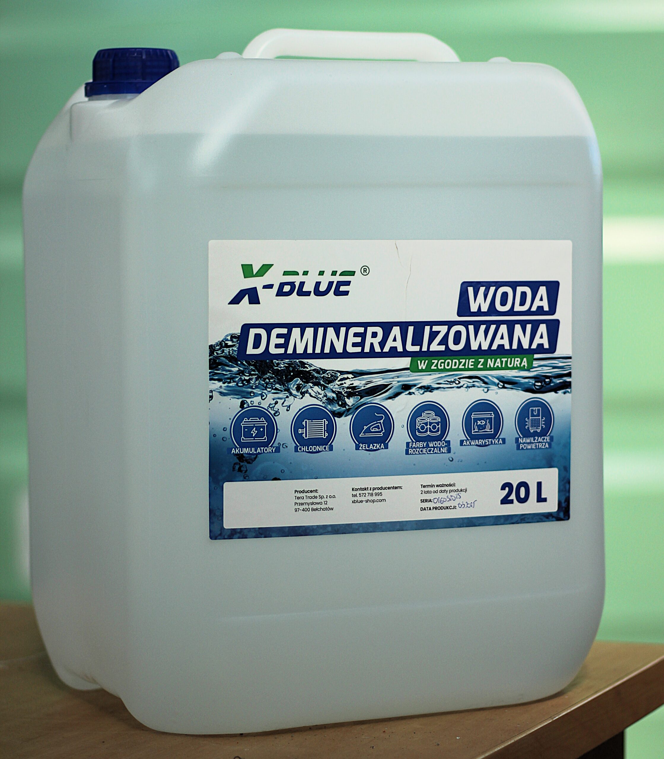 Paleta 30 szt. woda X-Demi w kanistrze 20l - obrazek 3