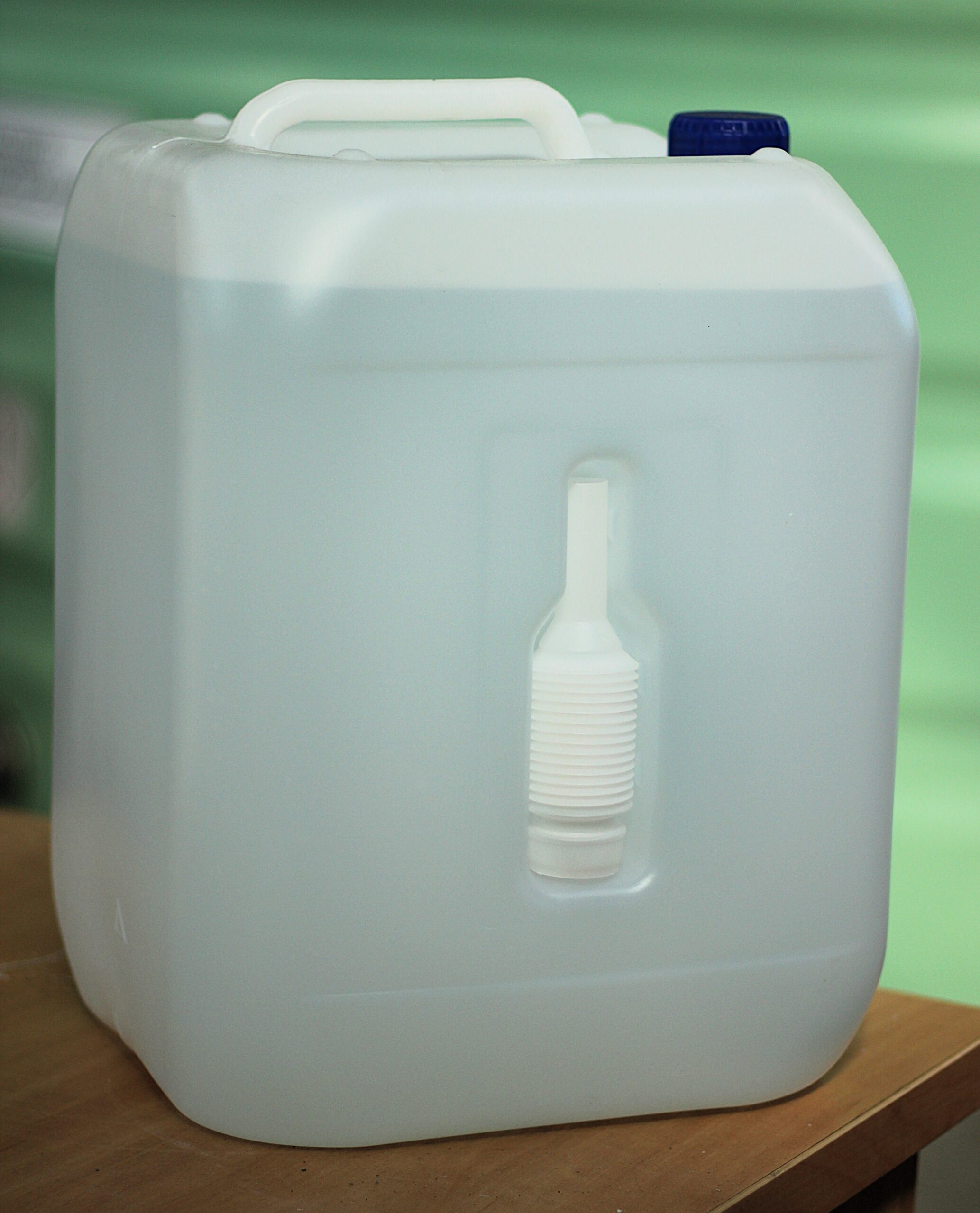 Paleta 30 szt. woda X-Demi w kanistrze 20l - obrazek 4